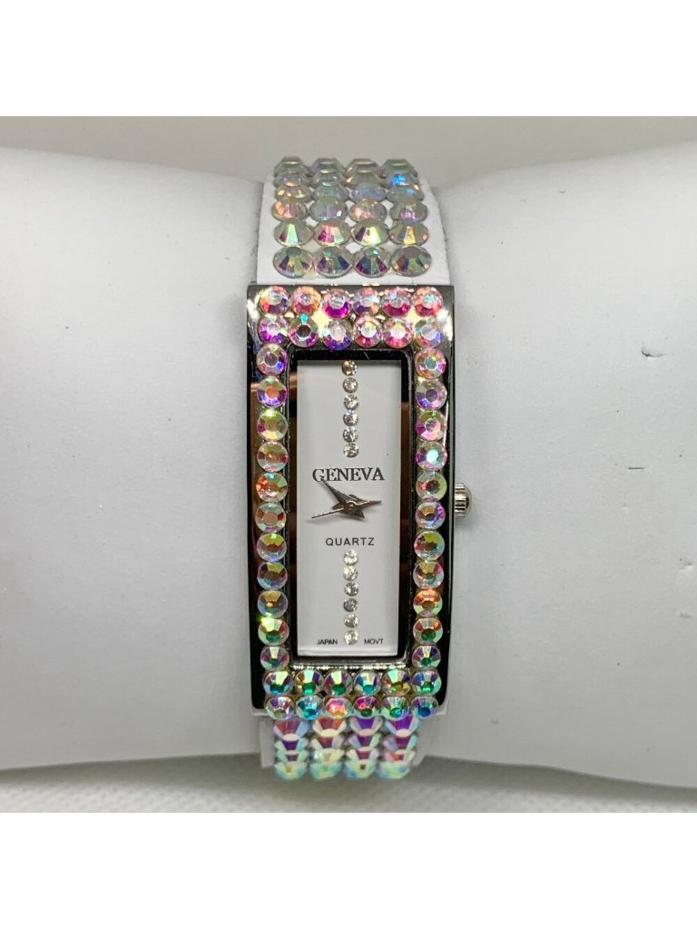 Geneva women watch crystals quartz 20mm white leather band size 6.5”-7” running